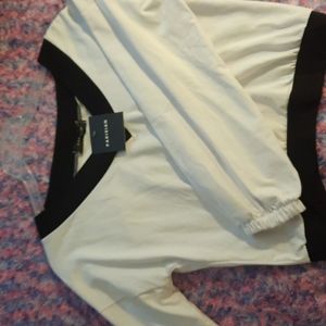 White Long-sleeved shirt